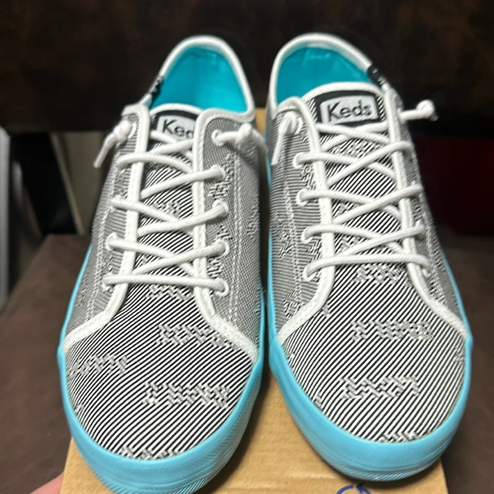 KEDS KICKSTART SNEAKERS: BLACK/WHITE/BLUE: NEW IN BOX: YOUTH SIZE 4